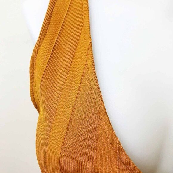 nwt Zara Ribbed V Neck Tank 💚🌻 - Picture 2 of 6